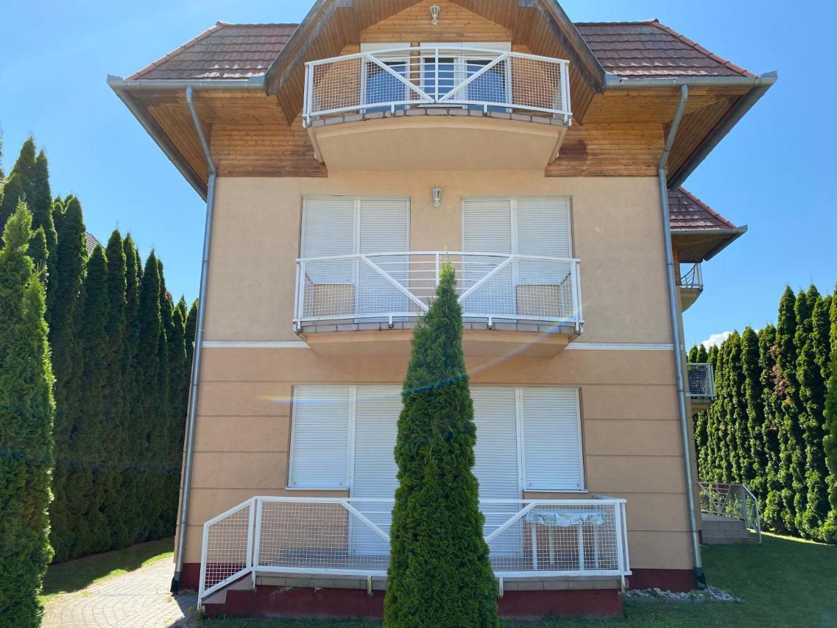 Apartamento Árnyas ház Balatonlelle Exterior foto